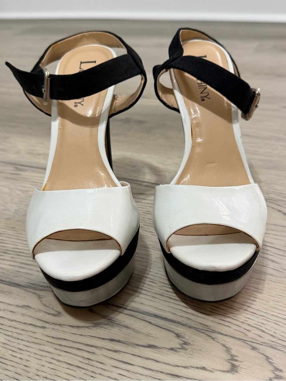 LUICHINY Platform 6 Inch Heels In Black & White Color Block Size 9 Worn ONCE - Picture 3 of 9